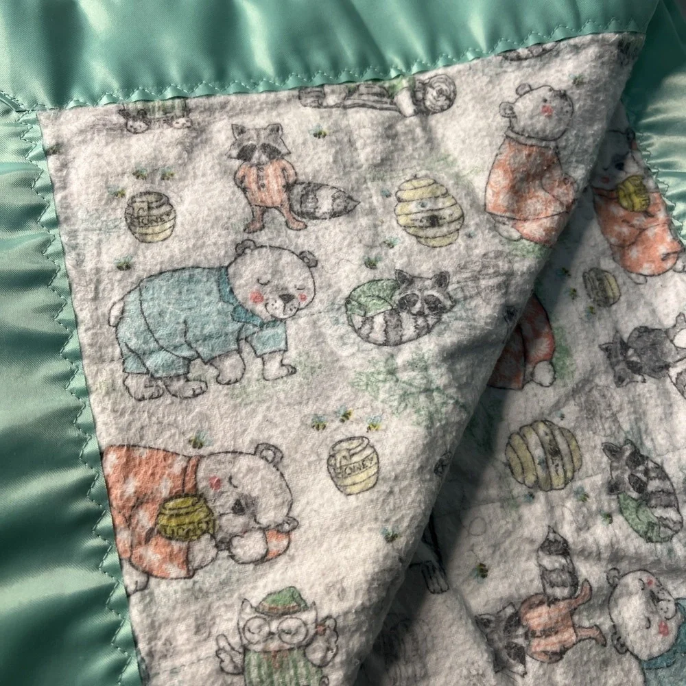 Vintage Cotton Flannel Green Satin Trim Baby Blanket Bears & Bee Hives‎ 38x34